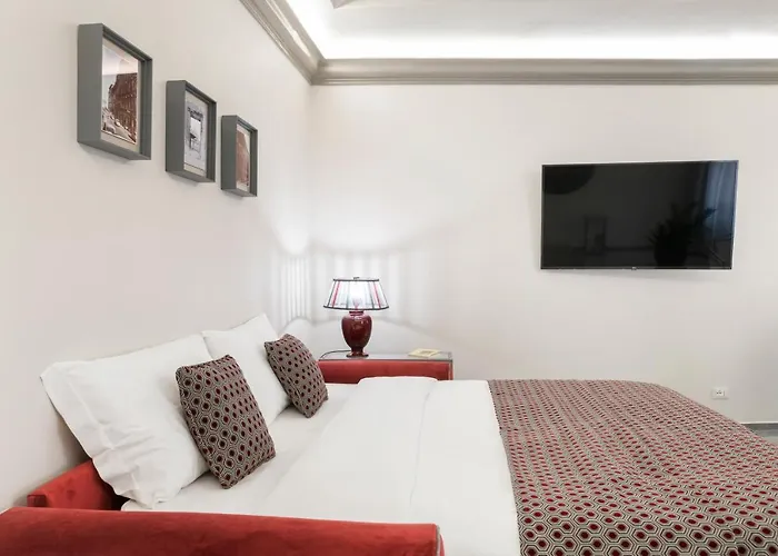 Bmga L Viapaola43 Palace Apartahotel 4*